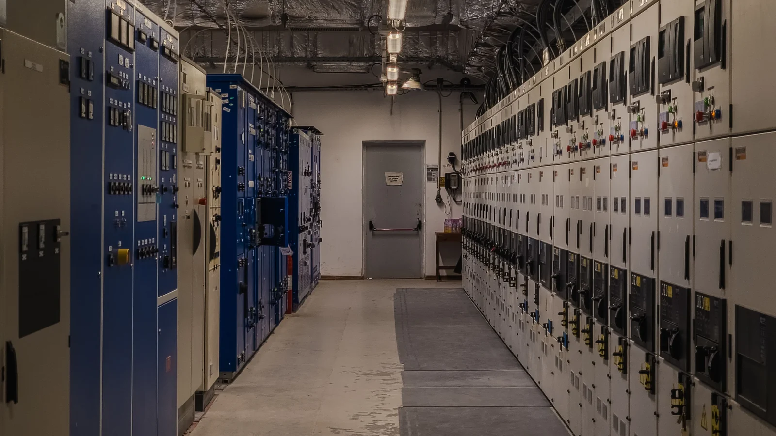 Control panel wired with Phoenix Contact terminal blocks and relay modules in Saudi Arabia